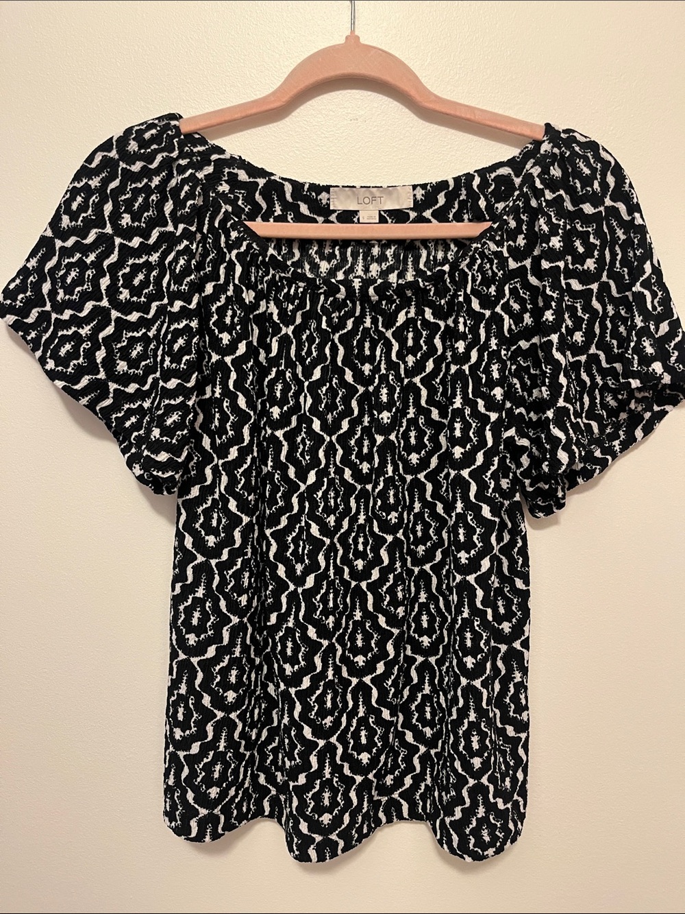 LOFT Black and White Geometric Puff Sleeve Blouse